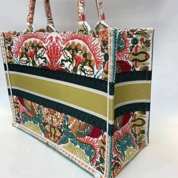 Dior Women Pre-Loved Bag Very Good Condition - Picture 7 of 9